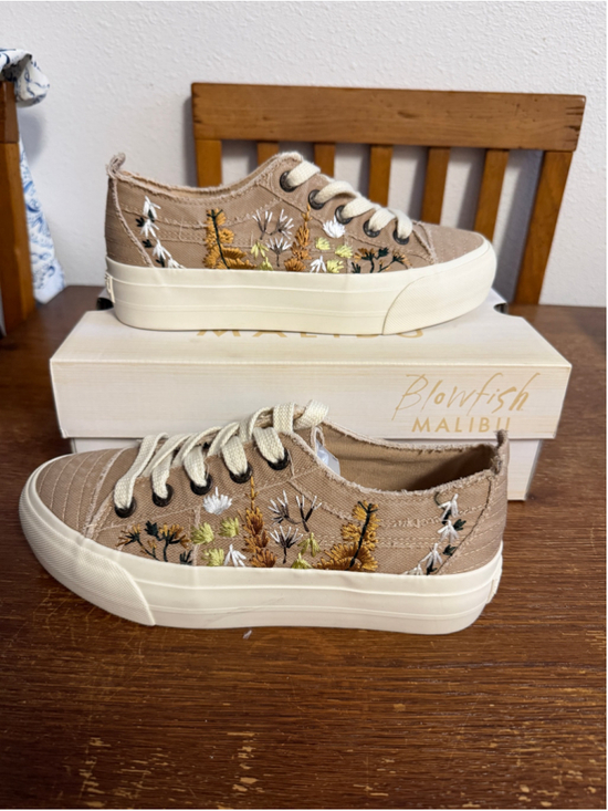 Blowfish Malibu Shoes - NEW Blowfish Malibu Sadie-Sun Women’s Size 8 Warm Taupe Embroidered Platform Sne